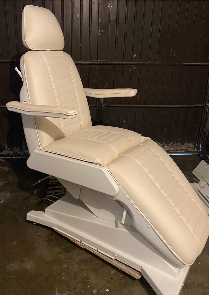 Behandelstoel manueel, Ophalen, Zo goed als nieuw