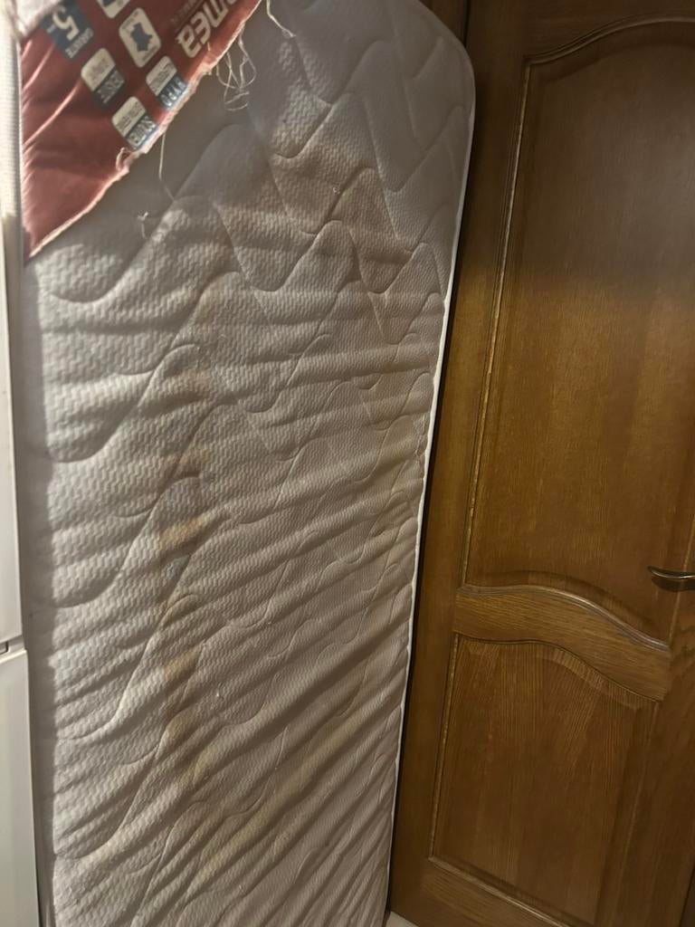 A donner Vieux matelas 1p, Maison & Meubles, Enlèvement, Utilisé, Matelas