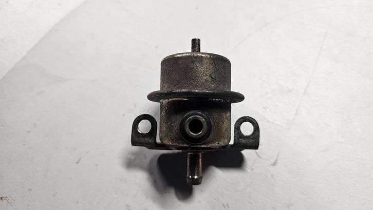 Brandstof druk regelaar 2.5 bar BMW 3 / 5 / 6 / 7 serie E30, Auto-onderdelen, Brandstofsystemen, Gebruikt, Herkomst onderdeel bekend