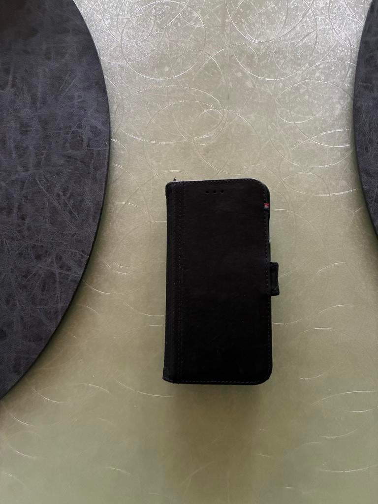 Iphone bookcase voor SE 2020,2022 leder en uineembaar., Cuir, Étui à rabat, Noir, Comme neuf
