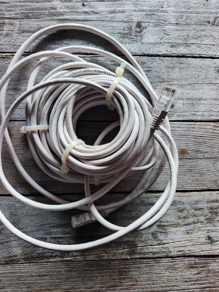 Long câble Internet/câble Ethernet RJ45 10 mètres, Informatique & Logiciels, Pc & Câble réseau, Comme neuf, Enlèvement