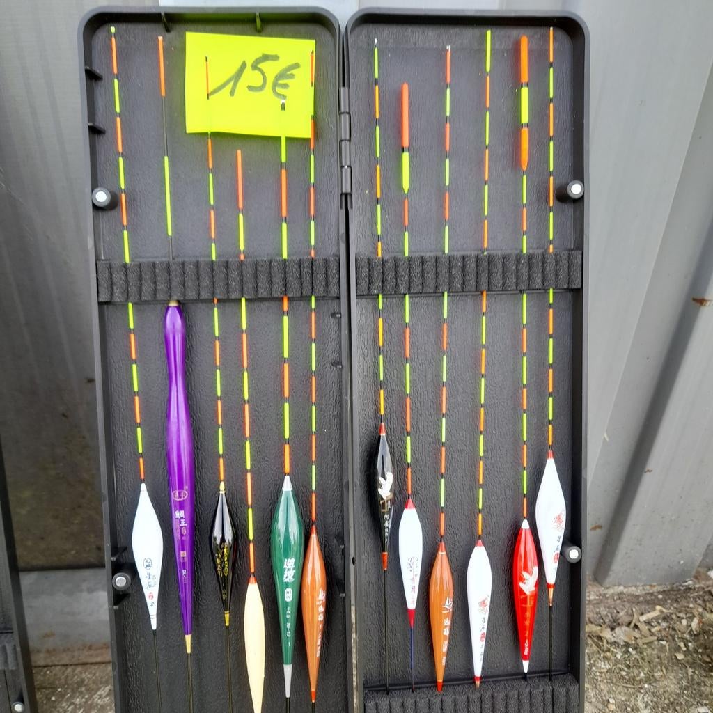 4 Boites de 12 floteurs et 1 boite de 6 flotteurs lumineux, Enlèvement, Neuf, Flotteur ou Plomb