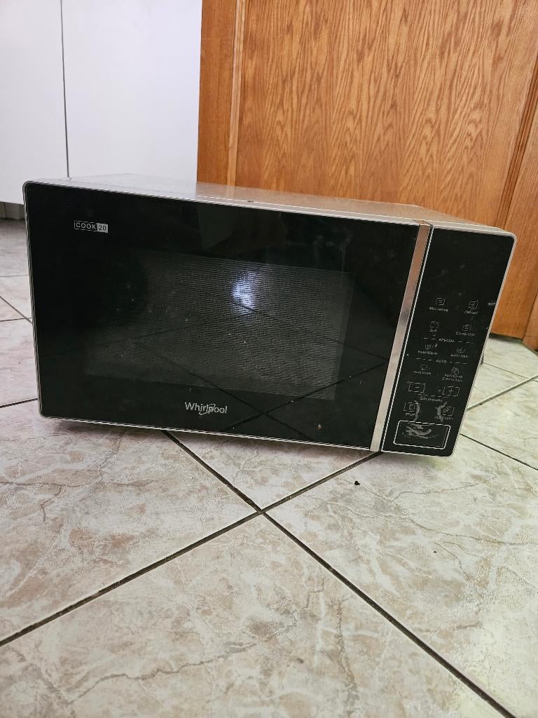 Four à  micro-ondes Whirlpool  avec gril 55 euros, Four, Comme neuf, Enlèvement, 45 à 60 cm