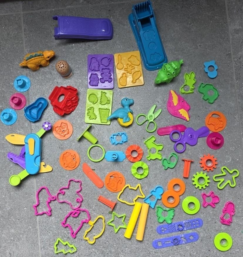 Environ 50 formes Play-Doh, Envoi, Comme neuf