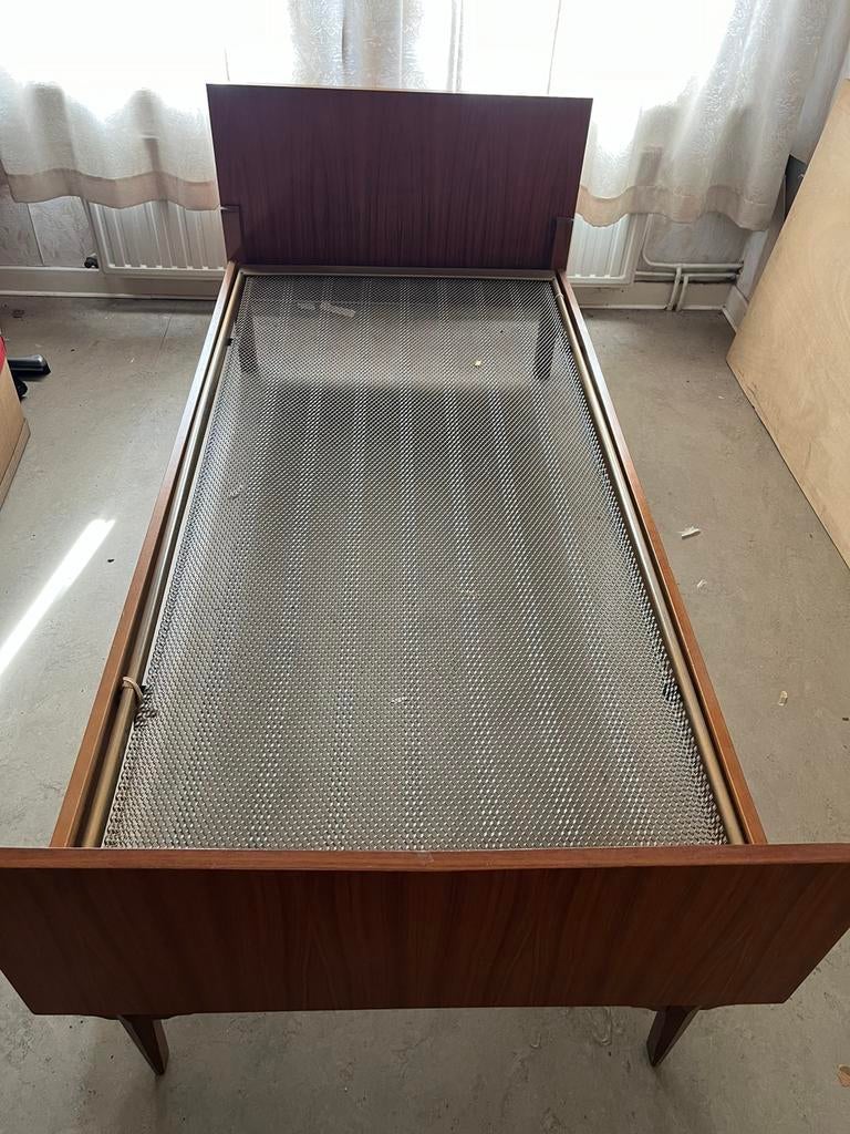 Bed vinted style  1 persoon in Teak, Ophalen