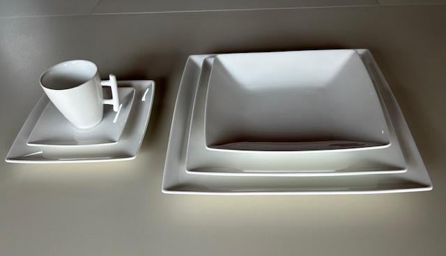 Eetservies en toebehoren, Huis en Inrichting, Ophalen, Zo goed als nieuw, Effen, Porselein