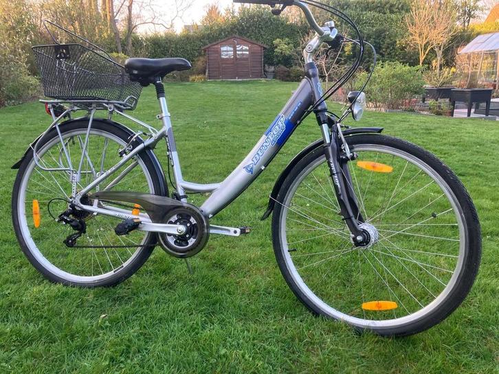 Vélo marque Dunlop, avec panier, roue 38 pouces, Vélos & Vélomoteurs, Vélos | Femmes | Vélos de sport & de randonnée, Utilisé