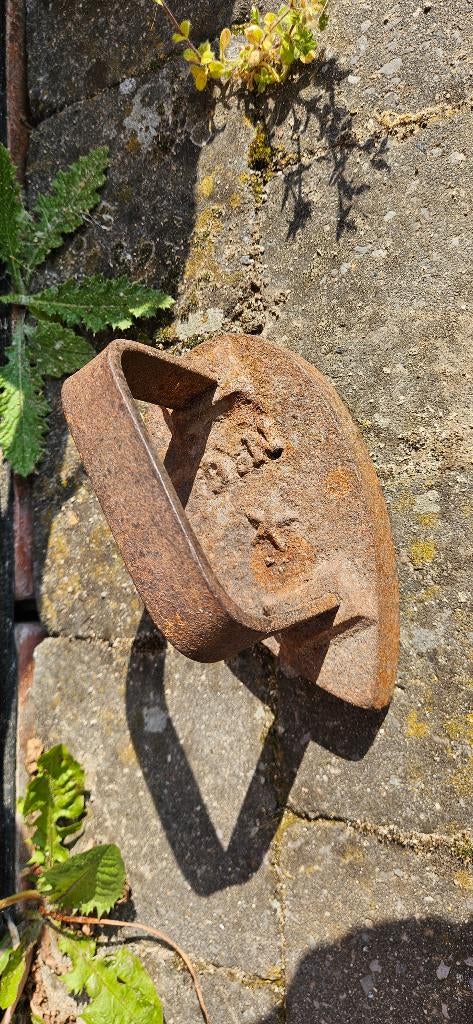 Antiek massief gietijzeren strijkijzer, Antiek en Kunst, Ophalen of Verzenden