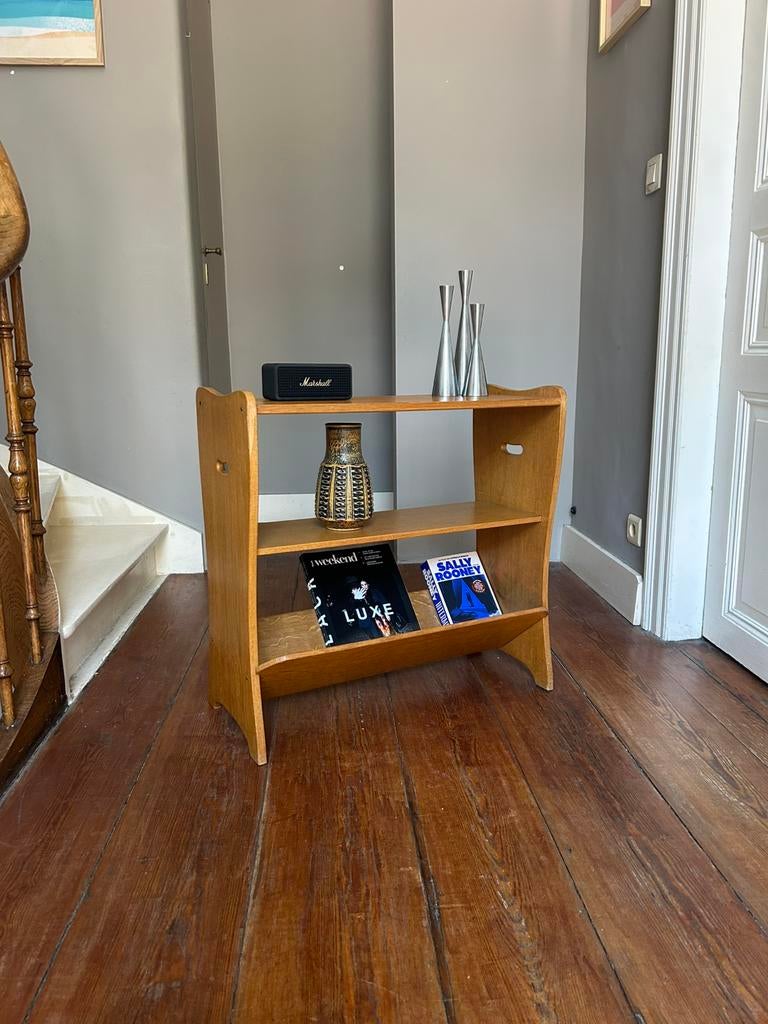 Charmante étagère vintage en bois avec porte-revues, Maison & Meubles, Enlèvement, Comme neuf