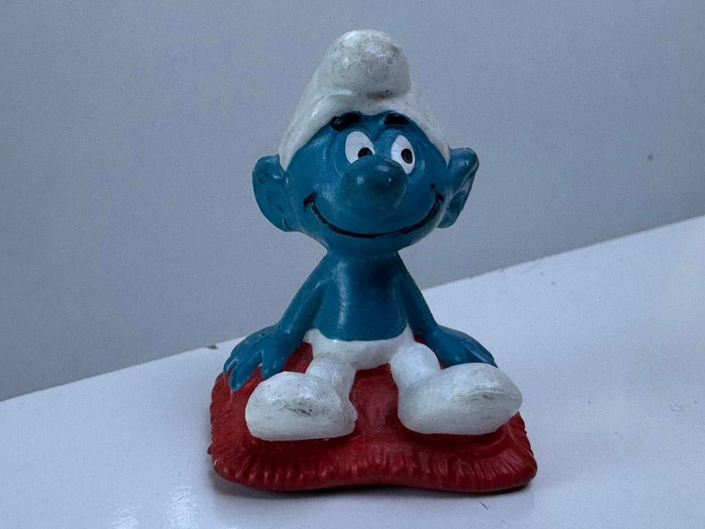 Flying smurf- miniatuur smurf op vliegend tapijt, Ophalen of Verzenden, Gebruikt, Overige Smurfen, Poppetje, Figuurtje of Knuffel