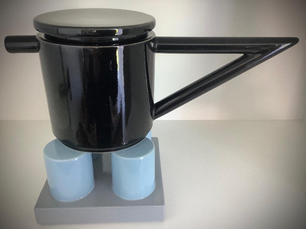 VINTAGE DICK LION DESIGN THEEPOT 1986.NEDERLAND., Antiek en Kunst, Antiek | Servies los, Ophalen