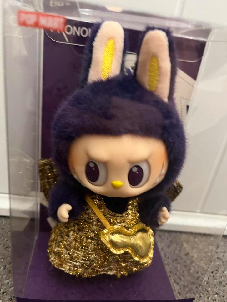 Original pop mart labubu  x pronounce SEALED, Verzamelen, Poppetjes en Figuurtjes, Nieuw, Ophalen