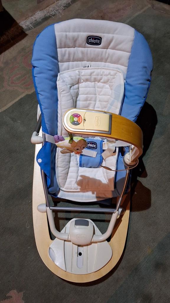 Wipstoeltje Chicco Concord Rio met speelboog muziek, Enfants & Bébés, Relax bébé, Comme neuf, Chaise rebondissante, Chicco, Avec ceinture(s)