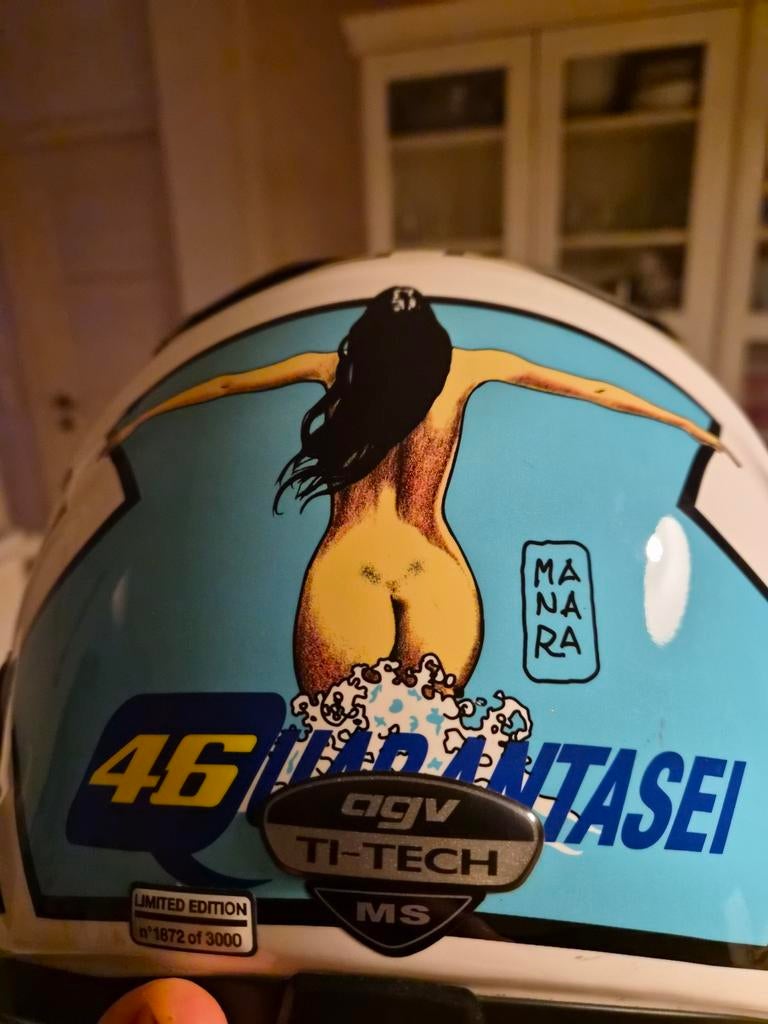 Valentino Rossi AGV Helm Limited Edition - Milo Manara, Motos, M, Seconde main, Casque intégral, Enlèvement