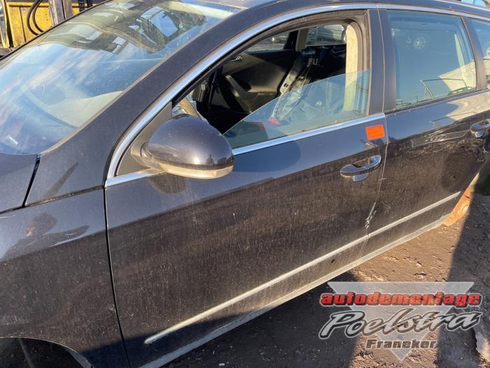 Portier 4Deurs links-voor van een Volkswagen Passat (C9X), Gebruikt, -, -, Ophalen of Verzenden