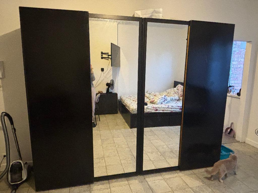 GRATIS zwarte schuifkast 270х58х215 Zo snel mogelijk, Gebruikt, 200 cm of meer, 200 cm of meer, Overige houtsoorten