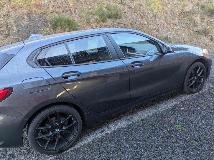 Bmw série1 f40 116ia, Auto's, BMW, Particulier, 1 Reeks, Benzine, Euro 6, Berline, 5 deurs, Automaat, Zilver of Grijs, Grijs, Stof