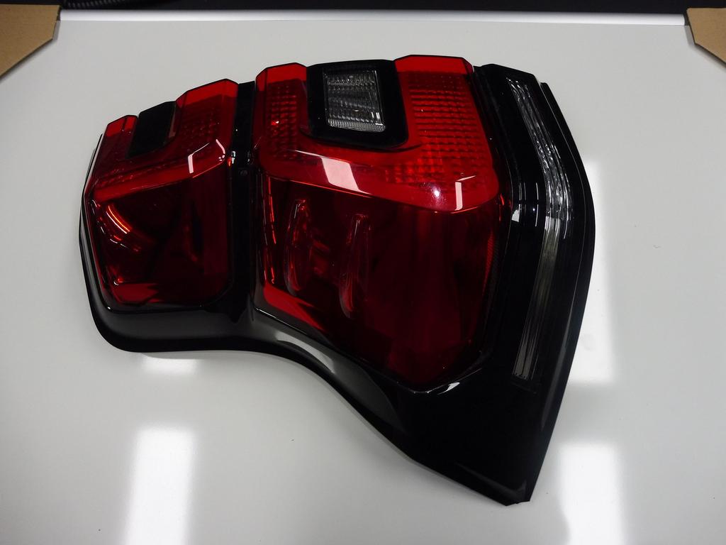 Achterlicht rechts TOYOTA LAND CRUISER PRADO (_J15_) 8155160, -, Toyota, Utilisé, -