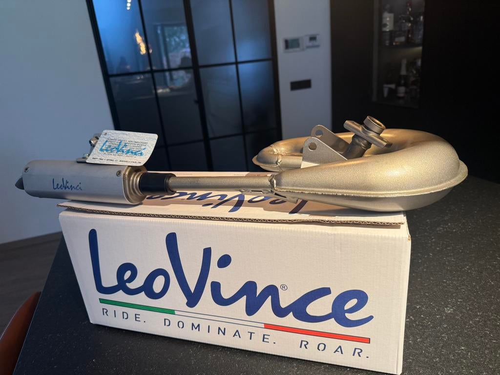 Honda Camino Leo 2 met nos Leo 2 demper, Fietsen en Brommers, Brommeronderdelen | Algemeen, Ophalen of Verzenden, Uitlaat