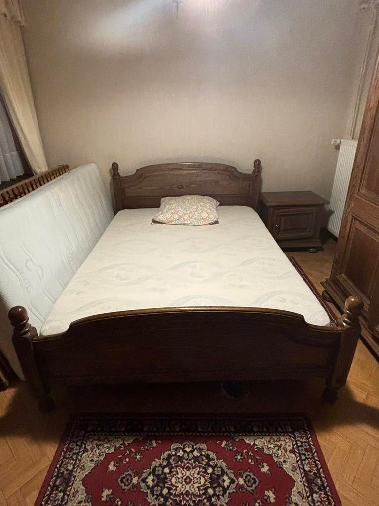 Lit ancien avec matelas, Antiquités & Art, Enlèvement