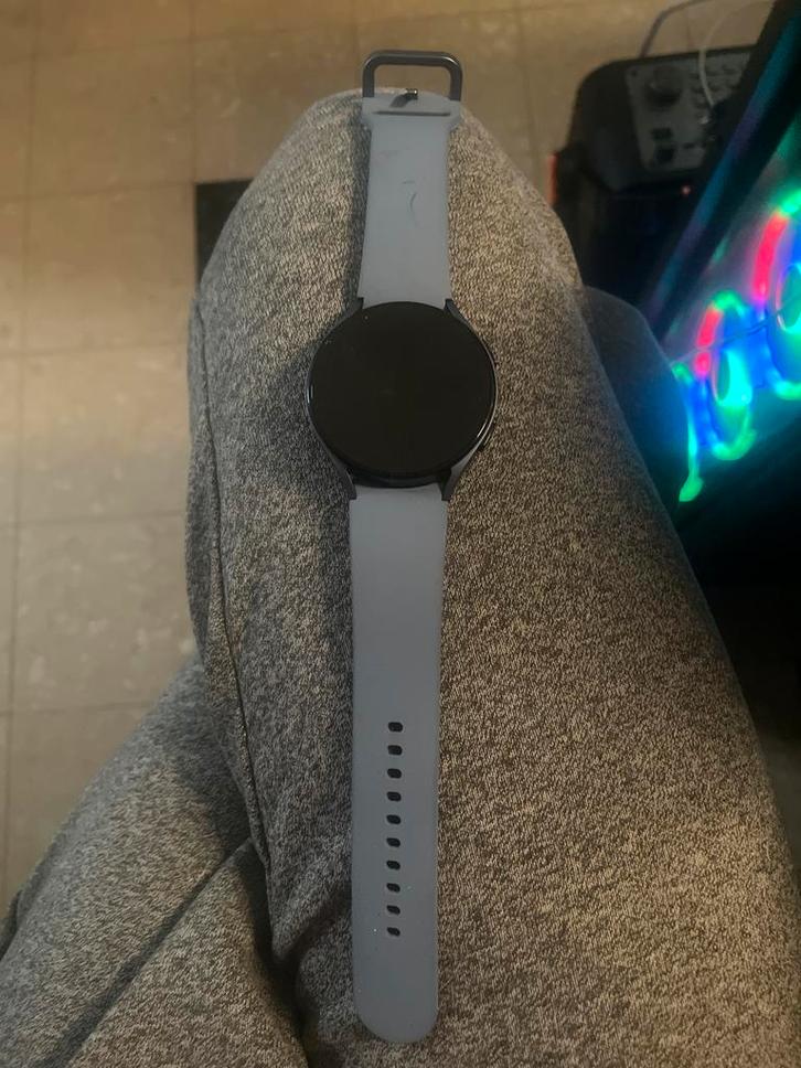 Montre Samsung Galaxy Watch 5, Bijoux, Sacs & Beauté, Montres connectées, Comme neuf, Bleu, État, Enlèvement ou Envoi