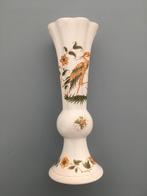 Vase blanc avec  abeilles et autres..., Enlèvement