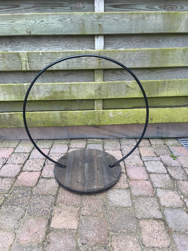 Bloemschikken cirkel op poot, Ophalen, Zo goed als nieuw