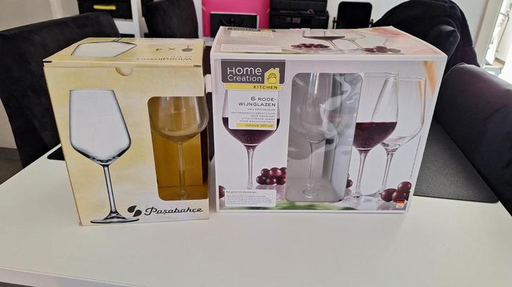 Weg wegens Verhuis ‼️wijnglazen voor witte en rode wijn, Verzamelen, Glas en Drinkglazen, Ophalen