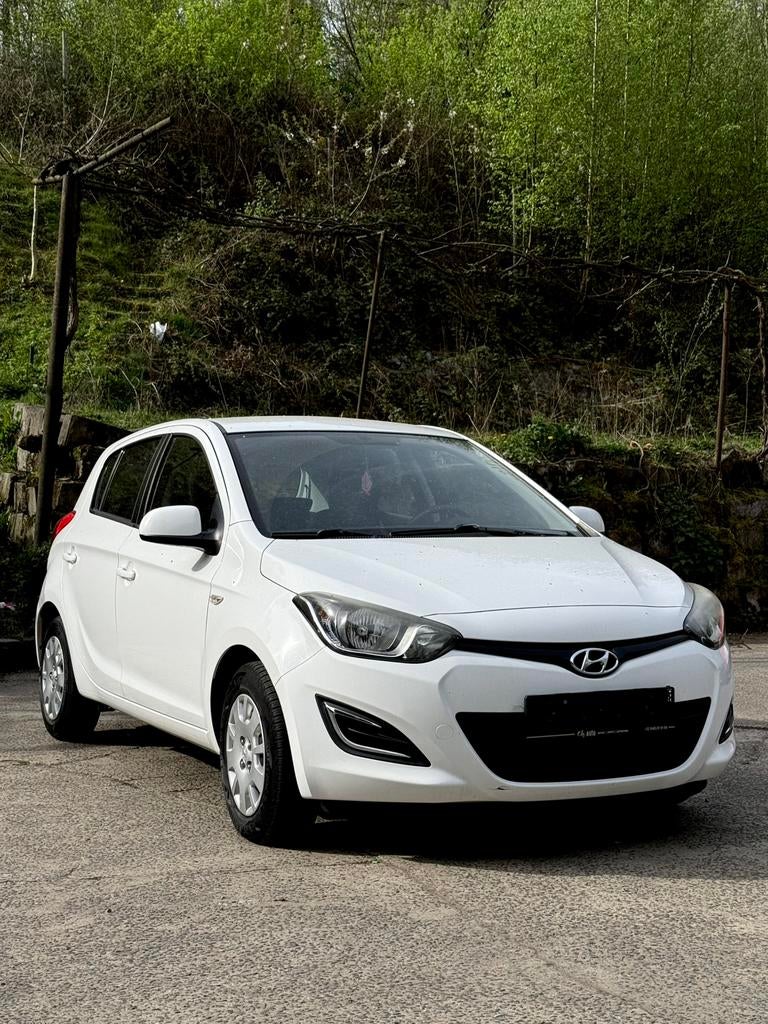 PRÊT À IMMATRICULER, Auto's, Hyundai, Particulier, i20, Elektrische buitenspiegels, Diesel, 5 deurs, Handgeschakeld, Wit, Zwart