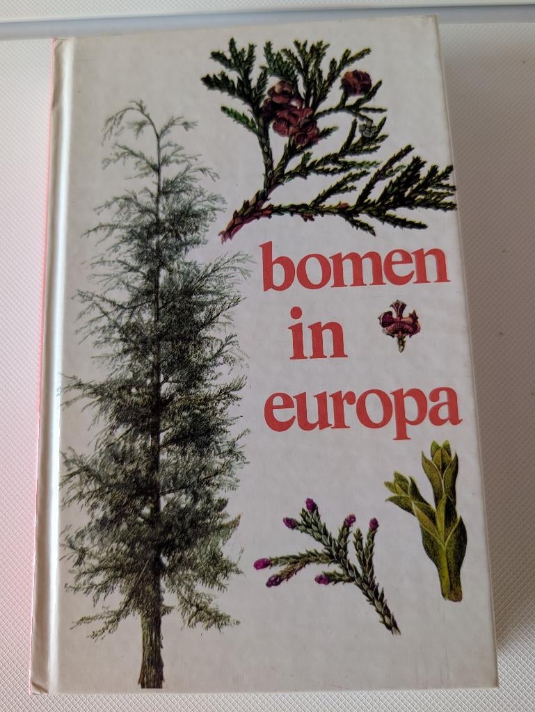 Bomen in Europa, Boeken, Natuur, Zo goed als nieuw, Bloemen, Planten en Bomen, Ophalen of Verzenden