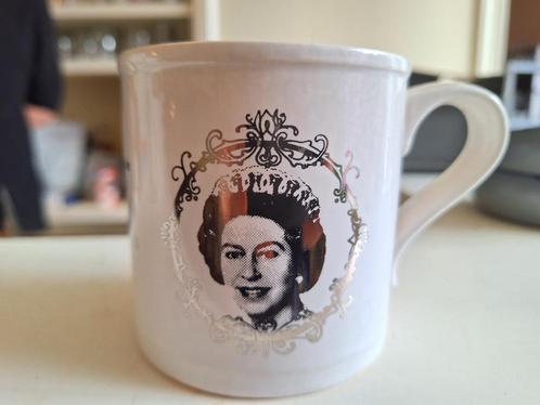 Tas zilveren jubileum Elizabeth II vintage Engeland Brits, Huis en Inrichting, Keuken | Servies, Gebruikt, Kop(pen) en/of Schotel(s)