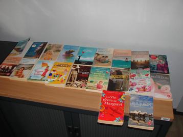 Lot de 20 livres de poche romans en très bon état vend uniqu disponible aux enchères