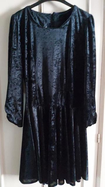 Robe noire t 40/42  beschikbaar voor biedingen