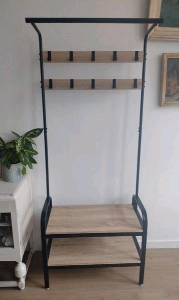 Kapstok met schoenenrek beschikbaar voor biedingen