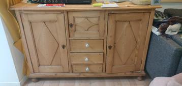 Vintage kast beschikbaar voor biedingen