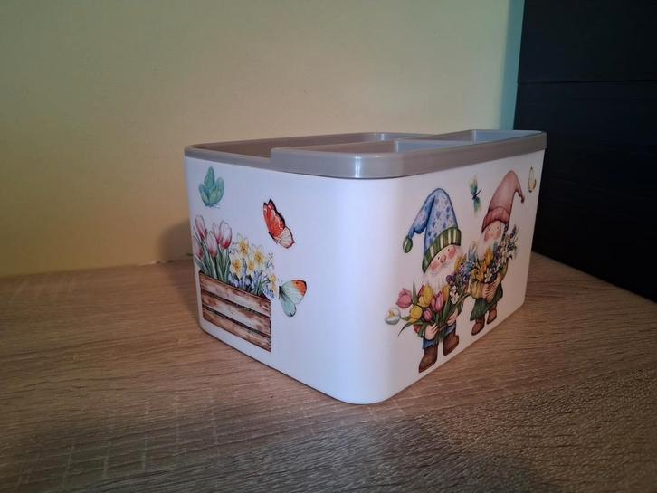 5 leuke plastic zakdoekdozen Tuin, Huis en Inrichting, Woonaccessoires | Overige, Zo goed als nieuw, Ophalen