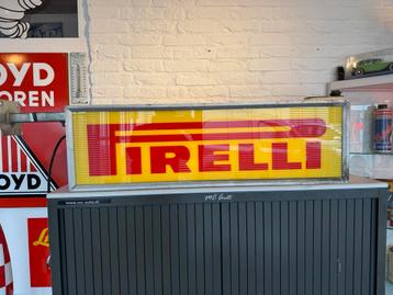 Pirelli banden oude garage reclmae lichtbak beschikbaar voor biedingen