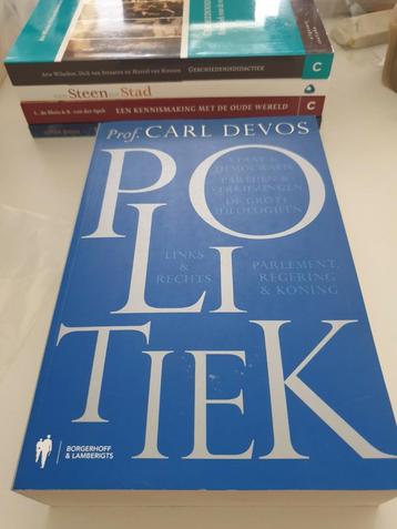 Prof. Carl Devos - Politiek.   Editie 2013 beschikbaar voor biedingen