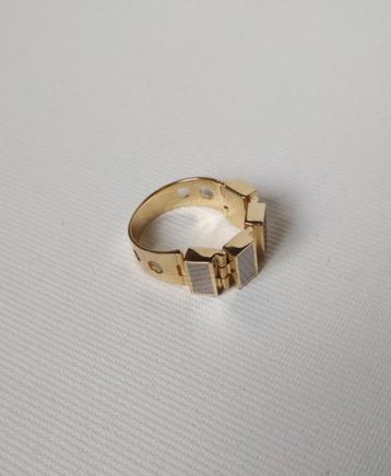 Bague en or   disponible aux enchères