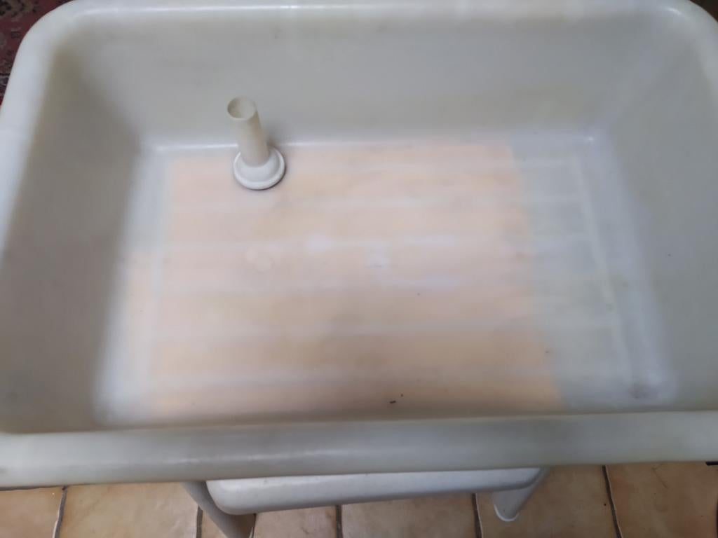 Grand bac en plastique avec drain intégré, Enlèvement