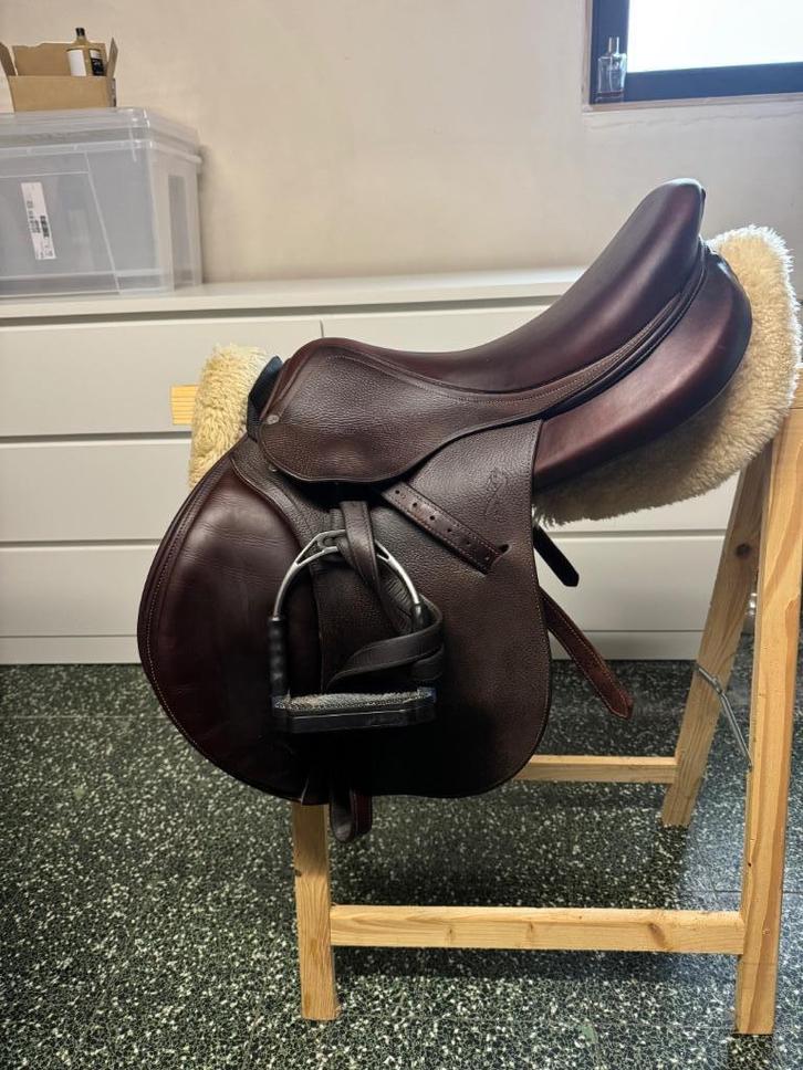 Antares springzadel, Dieren en Toebehoren, Paarden en Pony's | Zadels, Zo goed als nieuw, Springen, Ophalen of Verzenden