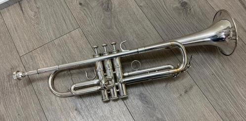 Yamaha YTR9340 Custom trompet met mondstuk en koffer, Muziek en Instrumenten, Blaasinstrumenten | Trompetten, Gebruikt, Trompet in si bemol