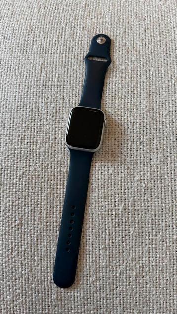 Apple Watch Series 7 - 45mm zilver beschikbaar voor biedingen