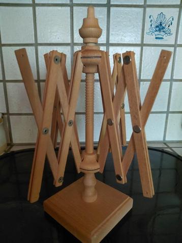 Houten wolwinder - wolmolen - parapluhaspel beschikbaar voor biedingen