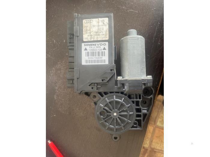 Moteur de vitre portière d'un Audi A4, Autos : Pièces & Accessoires, Carrosserie & Tôlerie, Audi, Utilisé, 3 mois de garantie