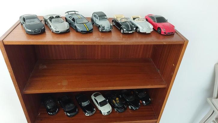 Collection de voitures miniatures 1/24, Maison & Meubles, Armoires | Armoires à chaussures, Enlèvement