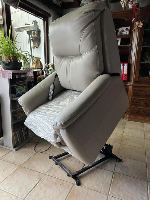 Elektrische Relax- en Sta-op Zetel – Zo goed als nieuw!, Huis en Inrichting, Fauteuils, Zo goed als nieuw, Ophalen