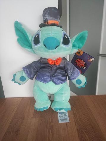 peluches et 1 lampe stitch