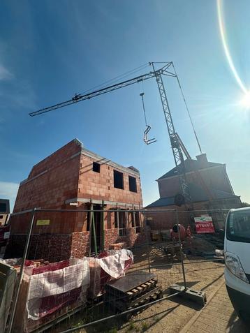 Bouwkraan beschikbaar voor biedingen