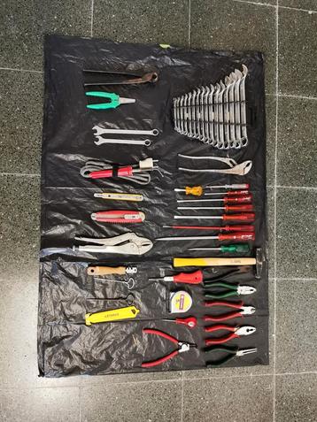 Handgereedschap met werkbak beschikbaar voor biedingen